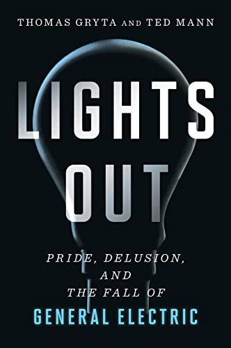 Lights Out: Pride, Delusion, and the Fall of General Electric -- Thomas Gryta, Paperback