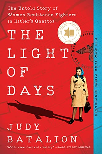 The Light of Days: The Untold Story of Women Resistance Fighters in Hitler's Ghettos -- Judy Batalion, Paperback