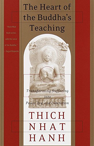 The Heart of the Buddha's Teaching: Transforming Suffering Into Peace, Joy, and Liberation -- Thich Nhat Hanh - Paperback